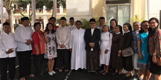 Bupati Anas rayakan Lebaran bareng warga dan tokoh lintas agama