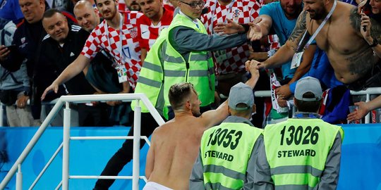 Rayakan kemenangan Kroasia, Rakitic hampir bugil
