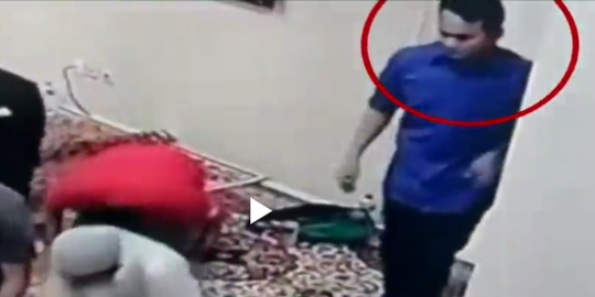 Video: Detik-detik pria curi HP ustaz saat tarawih di rumah Sandiaga