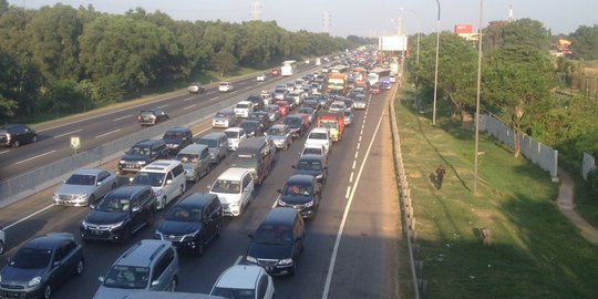 Tol Cikampek arah Jakarta mulai padat, polisi akan berlakukan contra flow