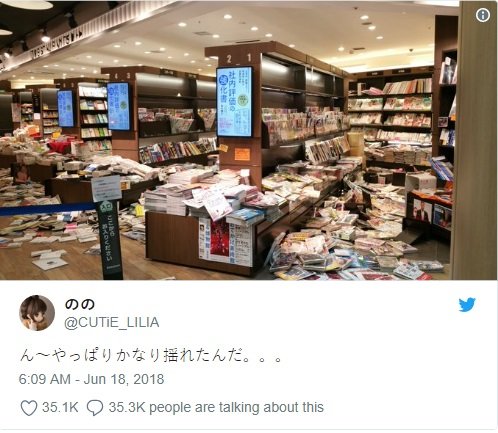 toko buku usai diguncang gempa