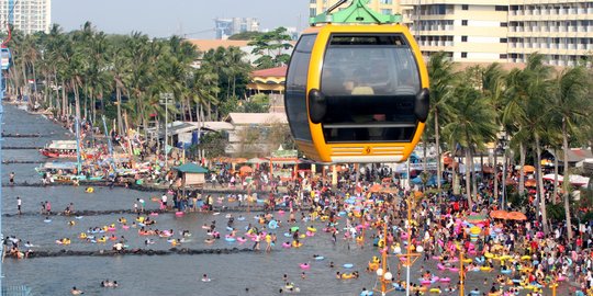 Ada buaya berkeliaran, jumlah pengunjung wisata Ancol tetap tinggi