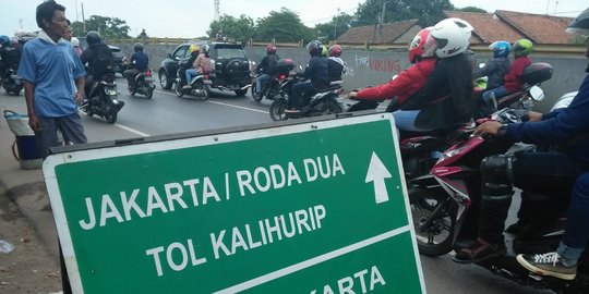 Goyang Pantura ala pemudik demi hindari jalan tambal dan berlubang