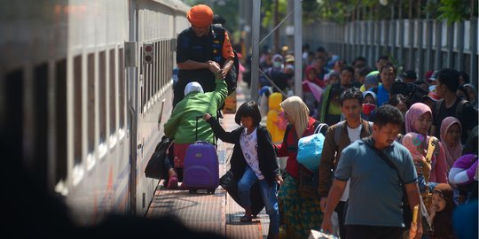 Lebih dari 25.000 pemudik berangkat dari Stasiun Pasar Senen pada H+3 Lebaran