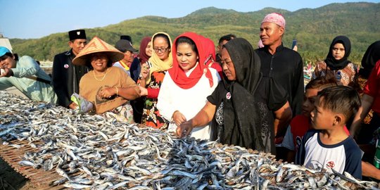 Kunjungi TPI Puger Jember, Puti disambati penutup selokan hingga bantuan permodalan