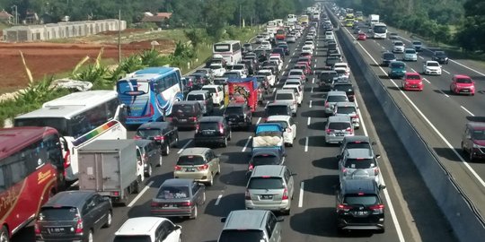 Arus balik Tol Japek macet, berikut titik kemacetannya