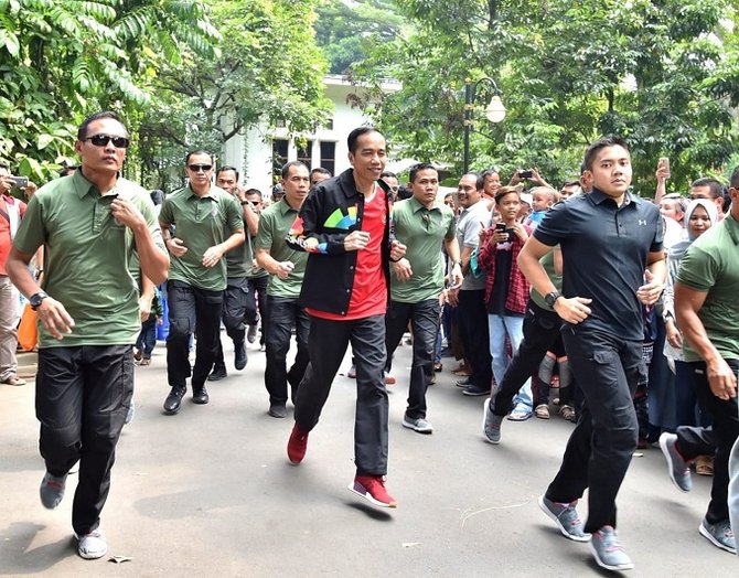 jokowi olahraga di kebun raya bogor