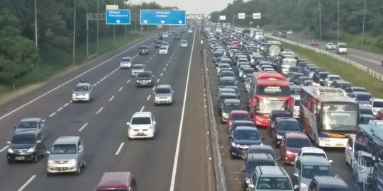 Arus balik makin padat, diberlakukan one way dari Tol Cipali hingga Halim