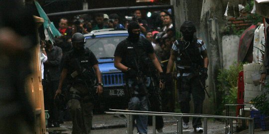 Densus 88 tangkap empat terduga teroris di Bandung dan Kebumen