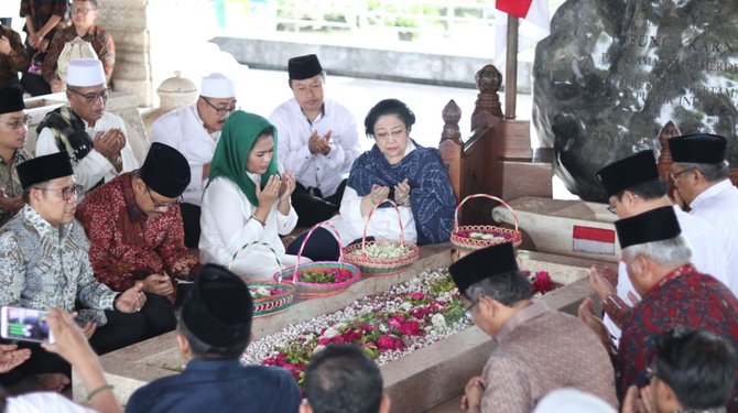 gus ipul dan puti di haul bung karno