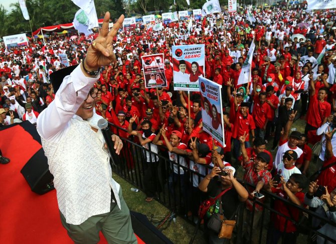 cak imin saat jadi jurkam kampanye akbar gus ipul puti di madiun