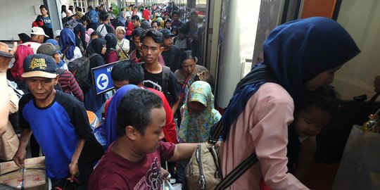 20.000 Pemudik rata-rata kembali tiap harinya lewat Stasiun Pasar Senen