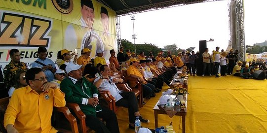 Kampanye NH-Aziz, Airlangga janjikan rumah dan sembako murah di Sulsel