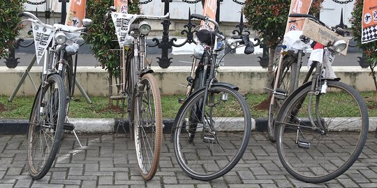 Ditinggal berkebun, motor petani jeruk ini berubah jadi sepeda onthel