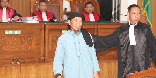Terdakwa bom Thamrin jalani sidang vonis