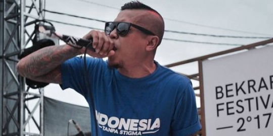 Ginan koesmayadi, vokalis band Jeruji meninggal dunia