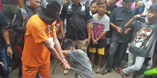 Cerita Beler habisi anggota geng motor mabuk-mabukan pakai gergaji