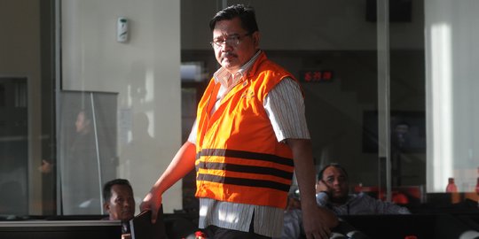 Kadis PU Kabupaten Tulungagung Sutrisno usai jalani pemeriksaan KPK