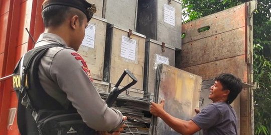 Polisi kawal distribusi logistik Pilkada Kebumen