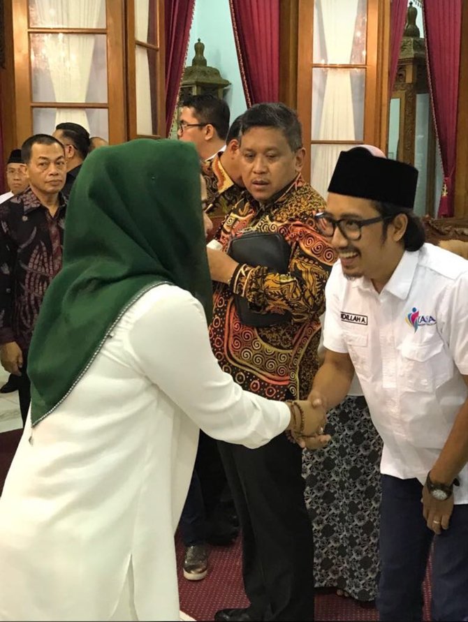 koordinator bravo 5 jatim ubaidillah amien saat bertemu puti