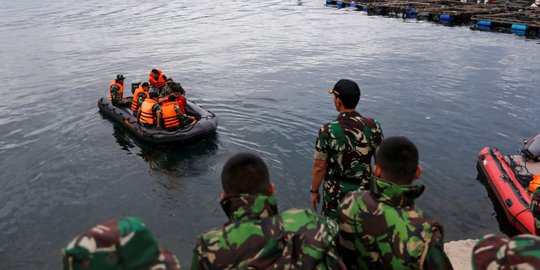 Tong berisi bahan bakar di Danau Toba diduga milik KM Sinar Bangun