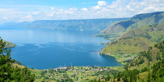 Komunitas masyarakat Batak minta sistem transportasi Danau Toba diperbaiki