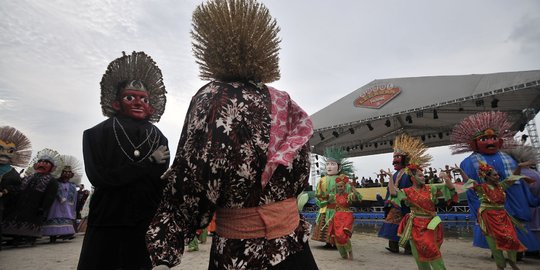 Semarak parade ondel-ondel meriahkah HUT DKI Jakarta di Ancol