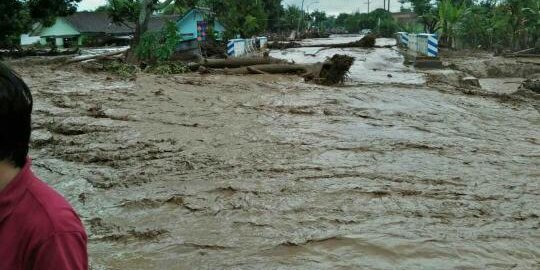 Banjir bandang rusak 415 rumah warga Banyuwangi, 23 di antaranya roboh