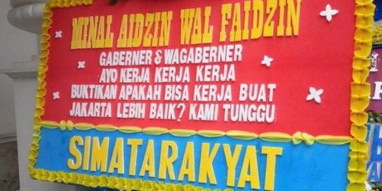 Ada karangan bunga bertuliskan 'Gaberner' dan 'Wagaberner' di Balai Kota DKI