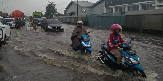 Banjir Konawe Utara bikin akses Trans Sulawesi lumpuh, warga diminta mengungsi