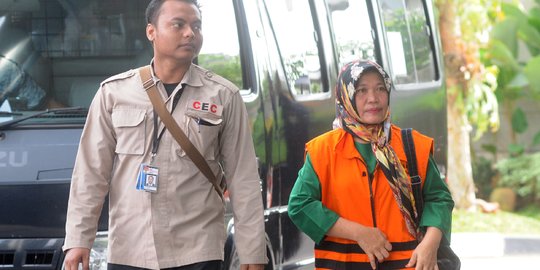 Inna Silestyanti lengkapi berkas terkait suap di Pemkab Jombang