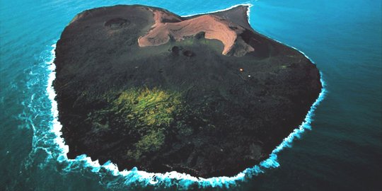 Surtsey, salah satu pulau termuda di dunia yang terlarang untuk didatangi manusia