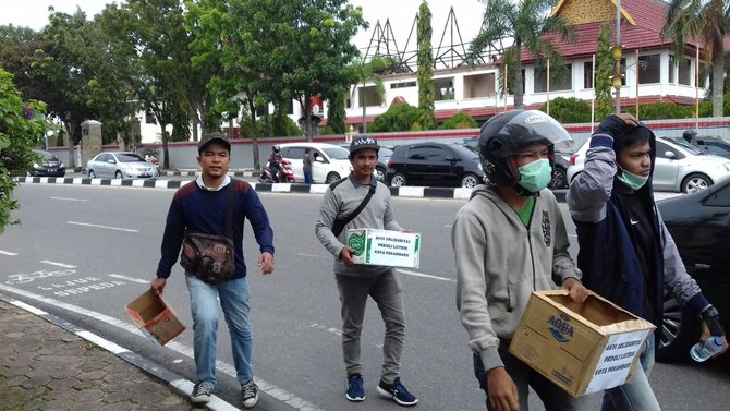 mahasiwa di pekanbaru kumpulkan koin buat bayar listrik