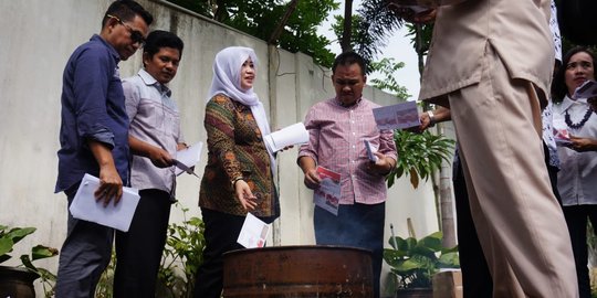 KPU Solo bakar 6.119 lembar surat suara rusak