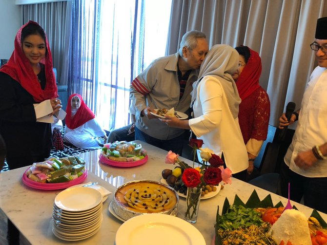 perayaan ulang tahun ke 47 puti guntur soekarno oleh keluarga besarnya