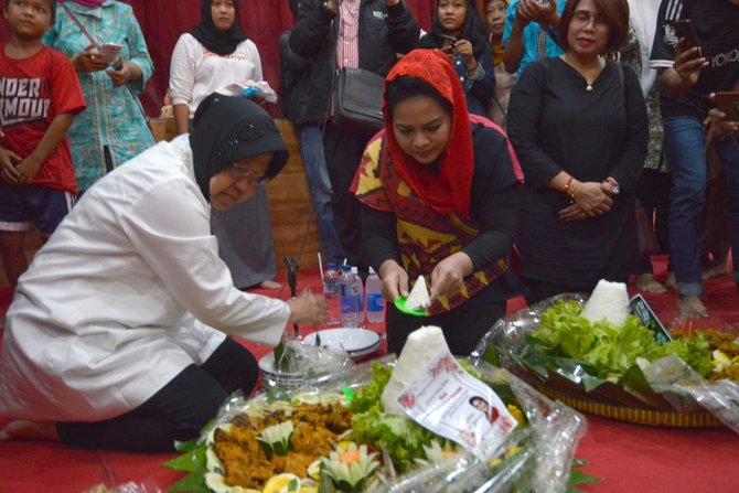 risma dan puti beserta anak anak se surabaya gelar doa bersama