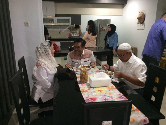 edy mencoblos djarot sarapan lontong medan