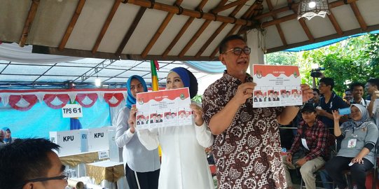 Ditemani keluarga, Deddy Mizwar mencoblos di Bekasi, Dedi Mulyadi di Purwakarta