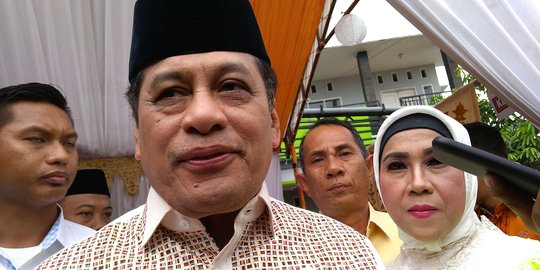 Nyoblos bersama istri, Nurdin Halid menangis