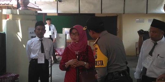 Keluarga Presiden Jokowi nyoblos di TPS 23 Manahan