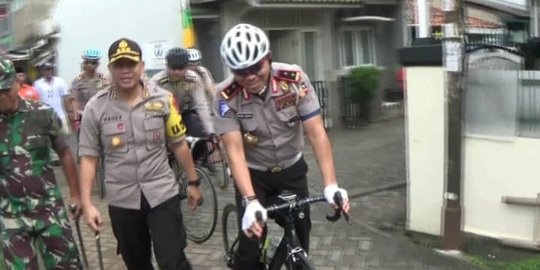 Sambil gowes, Kakorlantas pantau pencoblosan di Tangerang