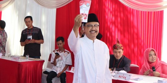 Hitung cepat SMRC: Gus Ipul-Puti 59,44 persen, Khofifah-Emil 40,56 persen