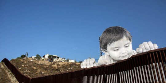 Trump dituntut 17 negara bagian karena pisahkan anak imigran dengan orangtuanya