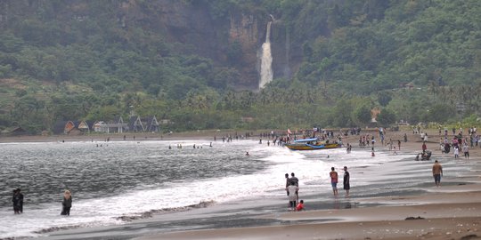 Eksotisnya Pantai Palangpang di Sukabumi