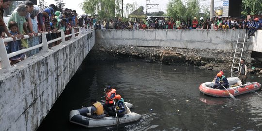 Pencarian kawanan buaya di Kali Grogol