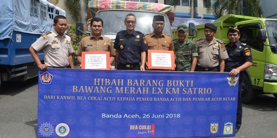 Kanwil Bea Cukai Aceh hibahkan 17 ton bawang merah kepada Pemerintah Aceh