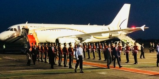 Jokowi sambut kedatangan Mahathir di Bandara Halim Perdanakusuma