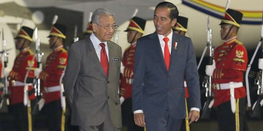 Jokowi sambut Mahathir Mohamad di Halim