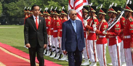 Presiden Jokowi sambut kedatangan Mahathir Mohamad di Istana Bogor