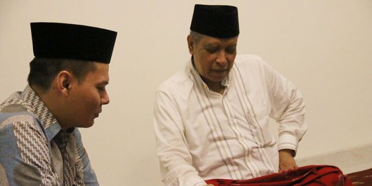 Unggul di Pilbup Tegal, Umi-Ardie minta pendukung sujud syukur